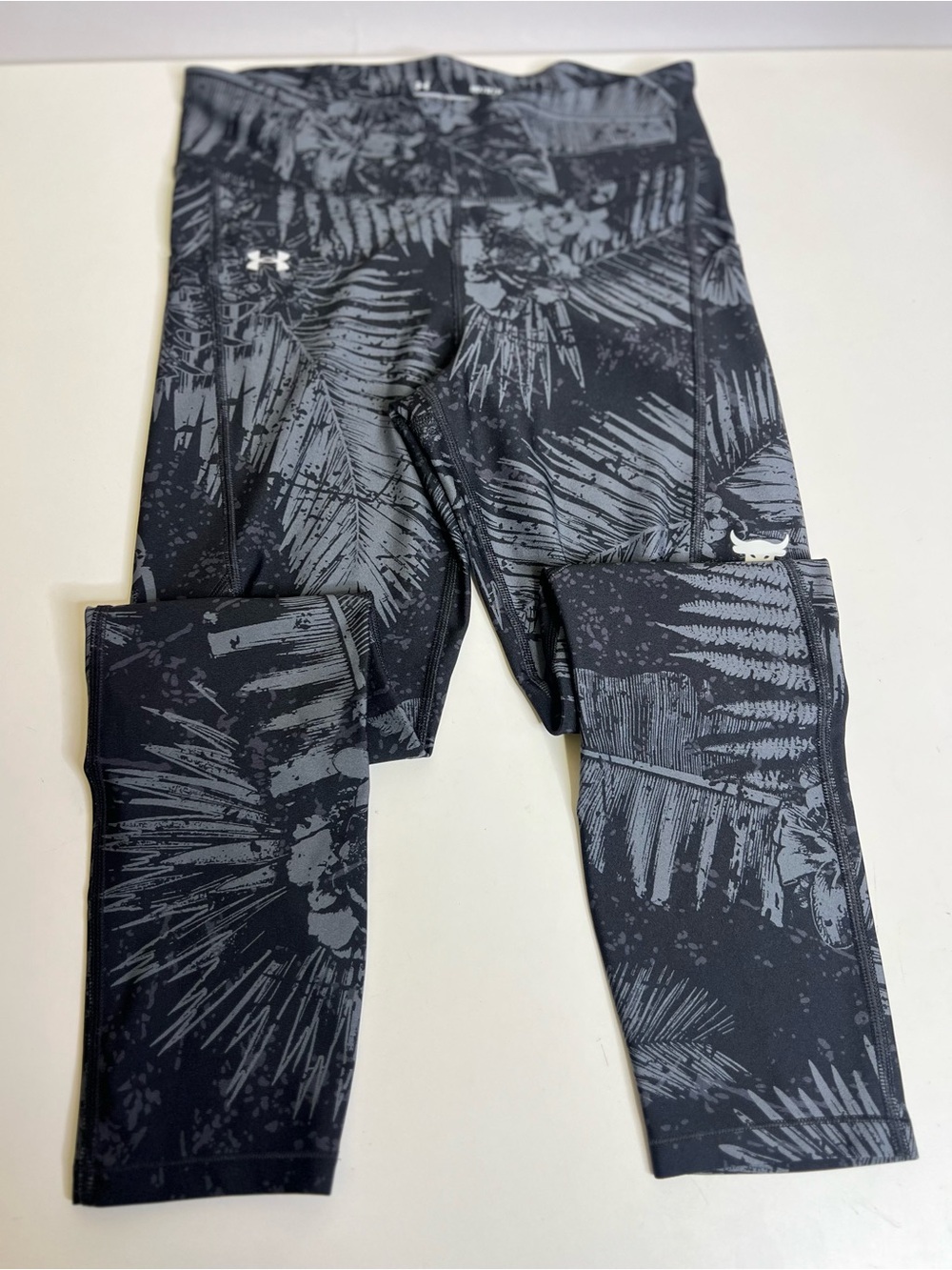 Under Armour Women’s Black Palm-Print Crop Leggings - Picture 12 of 15